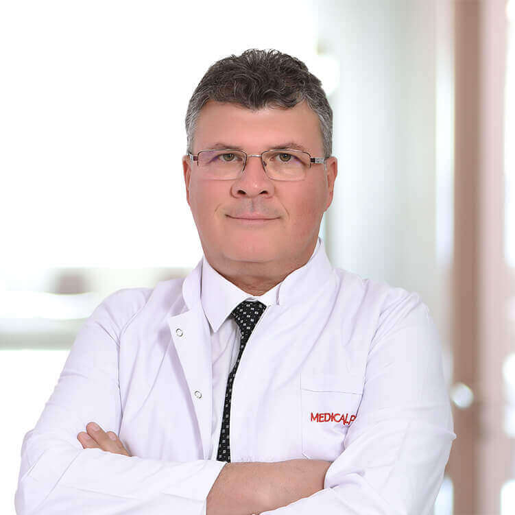 البروفيسور الدكتور إيمره توزل