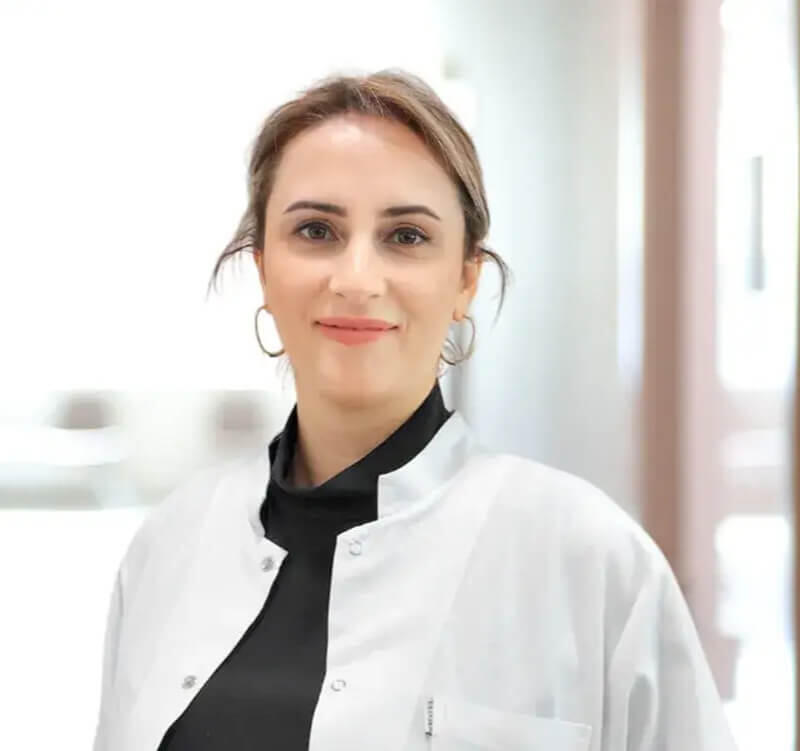 البروفيسور الدكتورة مريم إيكن