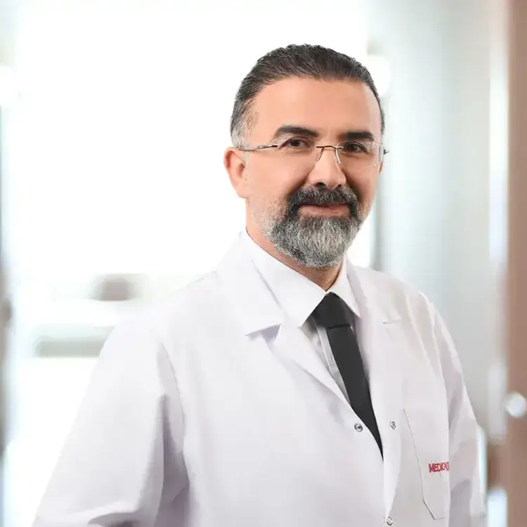 الاستاذ المشارك الدكتور تشايان آكويون