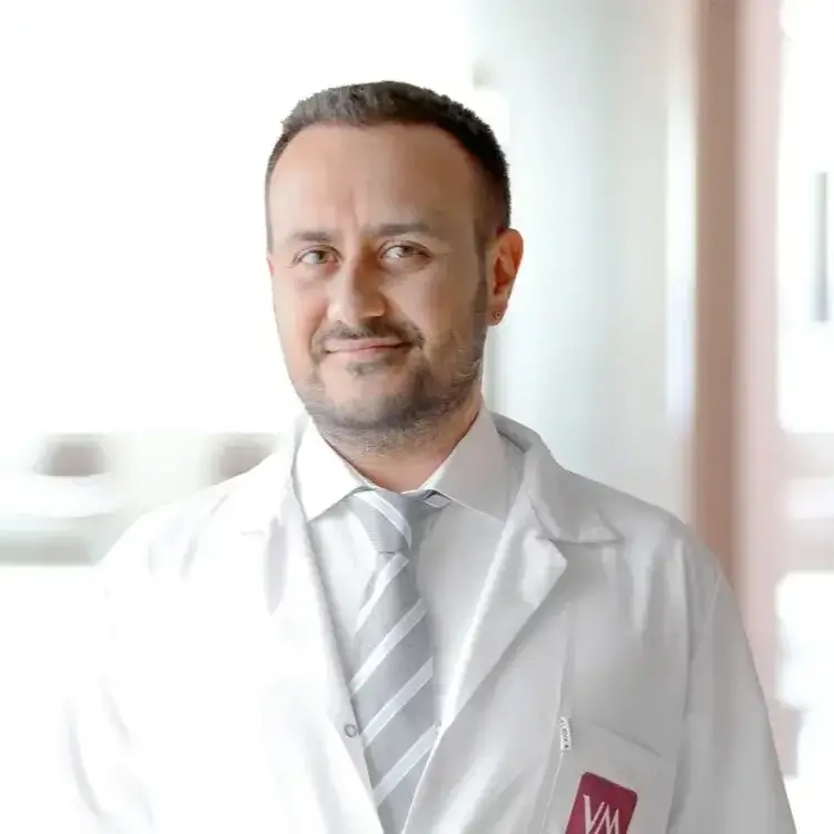 الأستاذ المشارك الدكتور تشاتاي أك