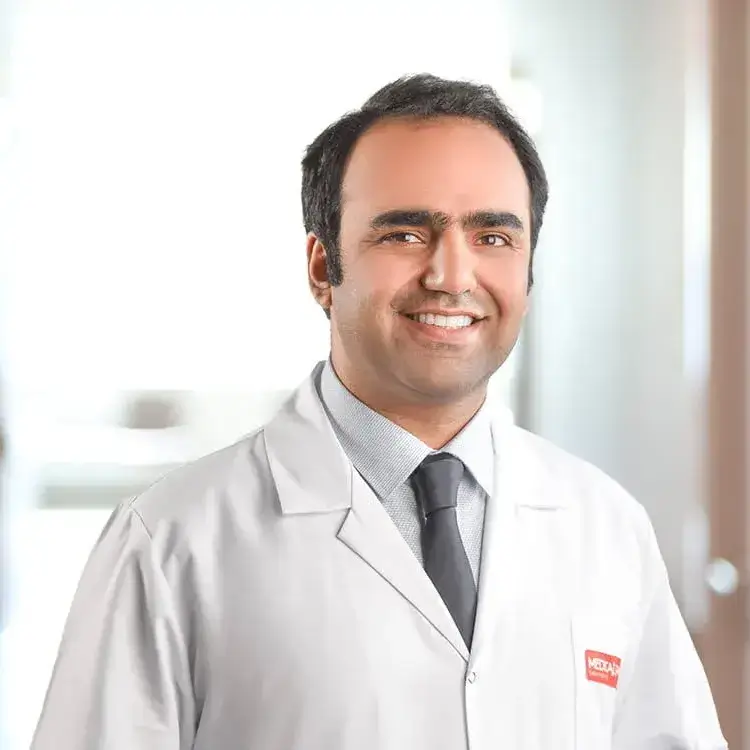 اختصاصي جراحة المسالك البولية مستشفى IconMedical Park غبزة الدكتور غوكسل بايار