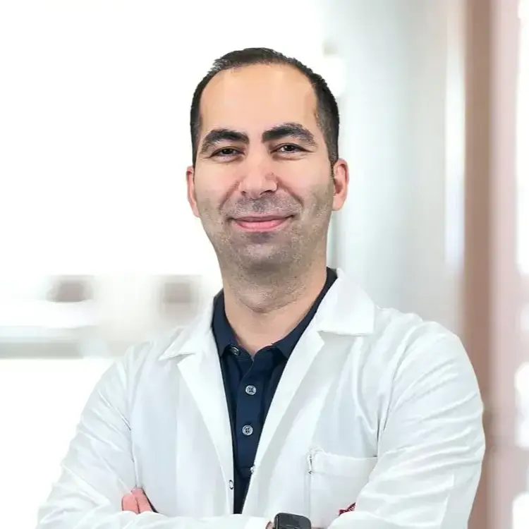 طبيب أورام في اسطنبول بمستشفى ميديكال بارك جامعة استينيه غازي عثمان باشا الدكتور كوبيلاي كارابويون
