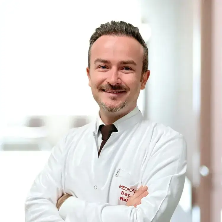 جراح التجميل والترميم والتجميل الجراحي IconMedical Park أوردو الدكتور نـوح إيفين