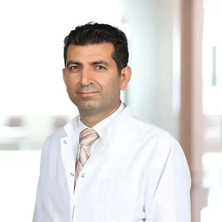 أخصائي أمراض العيون في اسطنبول جامعة استينيا الدكتور إركان بولوت