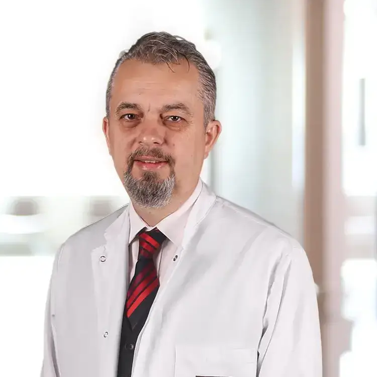 أخصائي العلاج الطبيعي واعادة التأهيل في ميديكال بارك كوجايلي الدكتور إرتونغا أوني