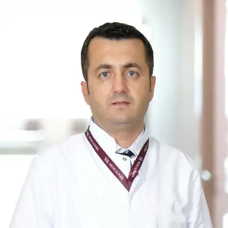 أخصائي طب الأورام الإشعاعي مستشفى أيكون ميديكال بارك بورصة الدكتور كمال إكيجي