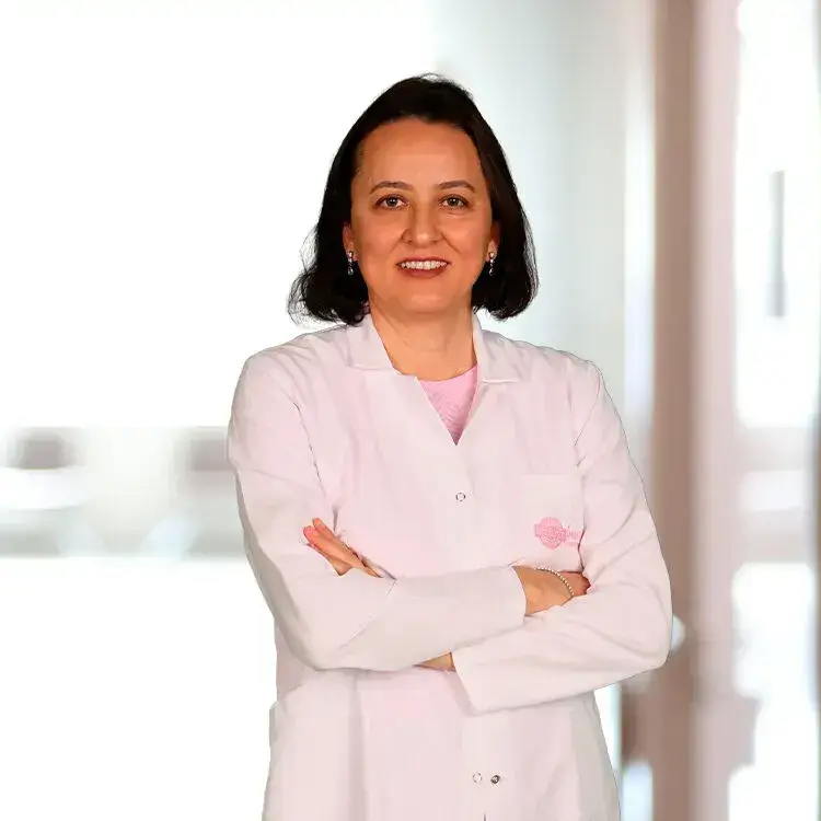 أخصائية العلاج الطبيعي وإعادة التأهيل في مستشفى جامعة إستينية ميديكال بارك غازي عثمان باشا باسطنبول الدكتورة أوزلم سولاك