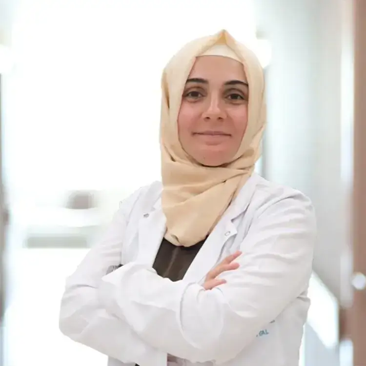 أخصائية صحة وأمراض الأطفال طب حديثي الولادة (الخدّج) جامعة إستينيا – مستشفى ليف توبكابي في اسطنبول الدكتورة سيدا يلماز سمرجي
