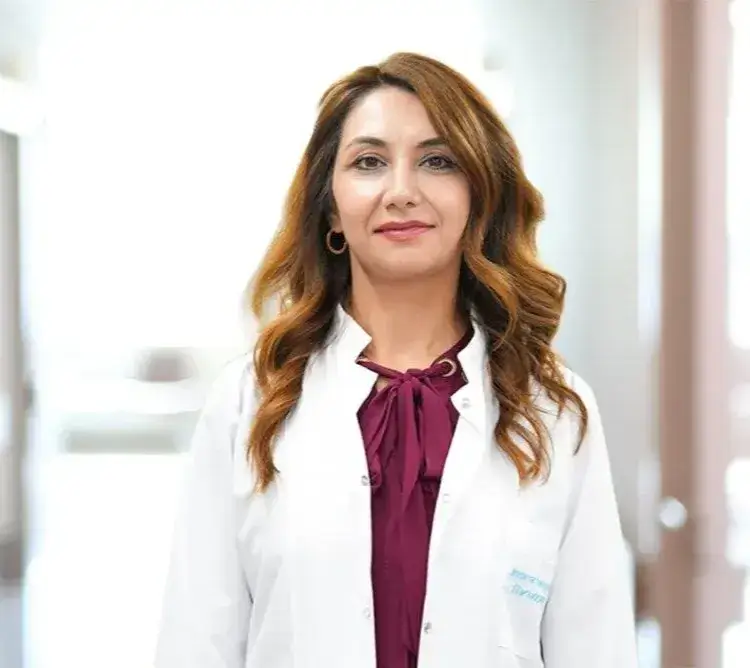 طبيبة نسائية في جامعة إستينيا – مستشفى Liv توبكابي الدكتورة سمرا يوكسل