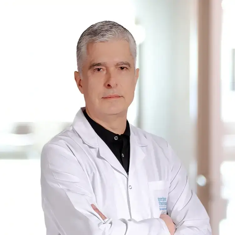 اخصائي التخدير والإنعاش في مستشفى جامعة إستينيه – غازي عثمان باشا الدكتور هاكان كيليرجيك