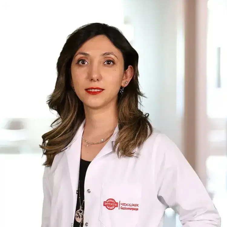 أخصاءية صحة الفم والأسنان طب أسنان الأطفال في اسطنبول الدكتورة قدريه مروة ألتيكات