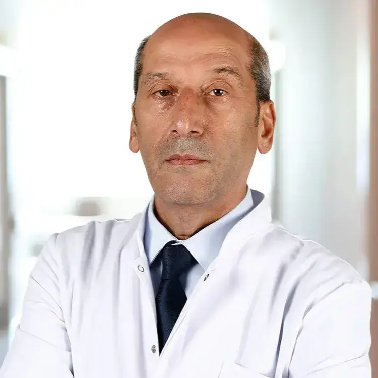 أخصائي الأمراض الباطنية في مستشفى ميديكال بارك اسطنبول في فلوريا الدكتور هاكاني هازار