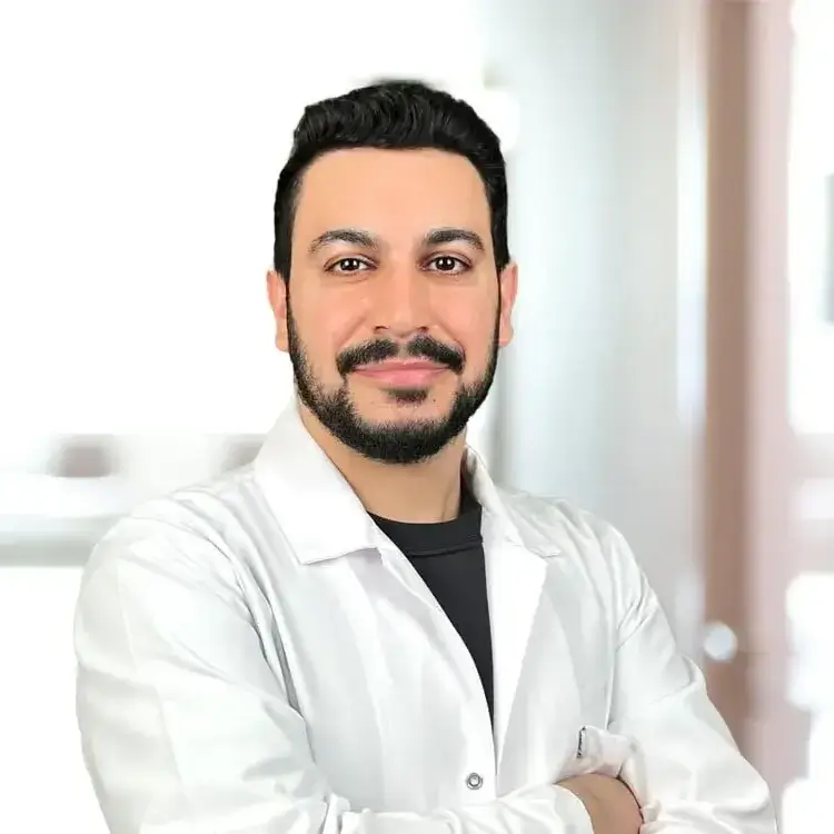 اخصائي الأمراض الجلدية (الجلدية) والتجميل الطبي في اسطنبول الدكتور قادير كايا