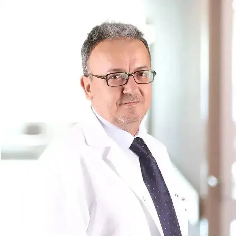 اخصائي الأنف والأذن والحنجرة في ميديكال بارك جبزة الدكتور أوكان أككايا