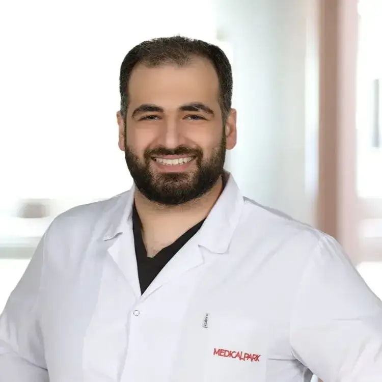 طبيب بقسم الطوارئ في اسطنبول ميديكال بارك غوزتيبه الدكتور عمر عبد الباسط عبد الستار