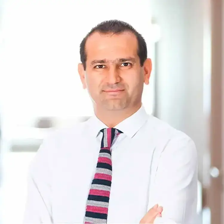 اخصائي طب وجراحة العيون في ميديكال بارك في أنقرة_كيتشؤرون الدكتور صلاح الدين سميح أيدوغان