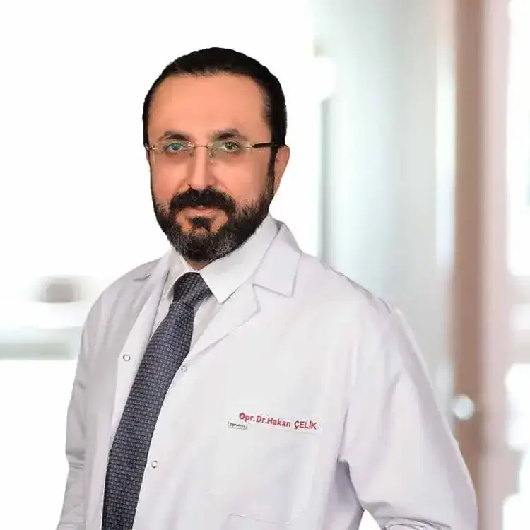 الدكتور هاكان تشيليك اخصائي جراحة العظام والكيسور في ميديكال بارك يلدزلي طرابزون