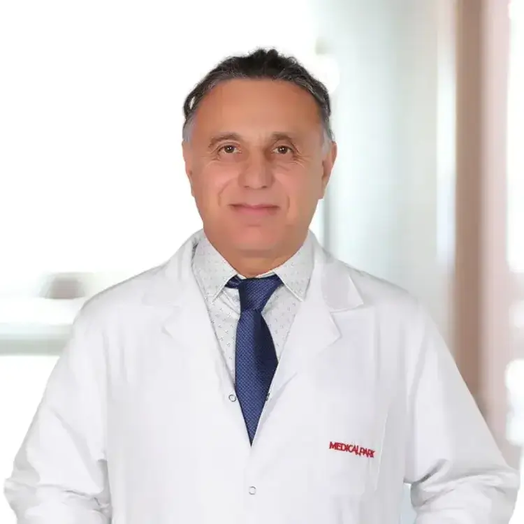 جراح تجنميل في اسطنبول الدكتور سيرول محمد إنجي أوغلو