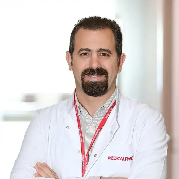 الدكتور جيهان غوكلر في مستشفى سيحان في أضنة