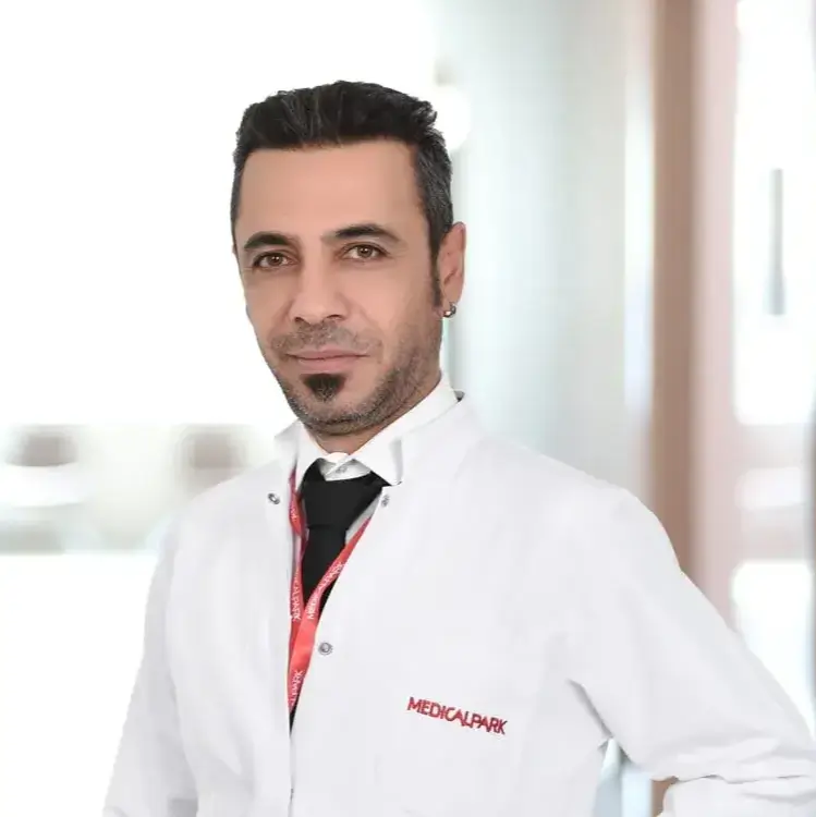 الدكتور دينيز يازجي طبيب انف اذن حنجرة في إزمير