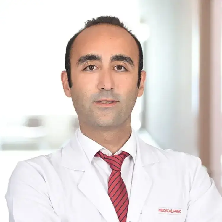 الدكتور دوغوكان آيدنيز أوز اخصائي جراحة في ميديكال بارك انطاليا