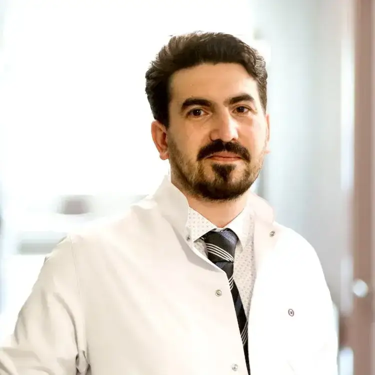 الدكتور إكرم سعيد كانكيليتش في ميديكال بارك انقرة