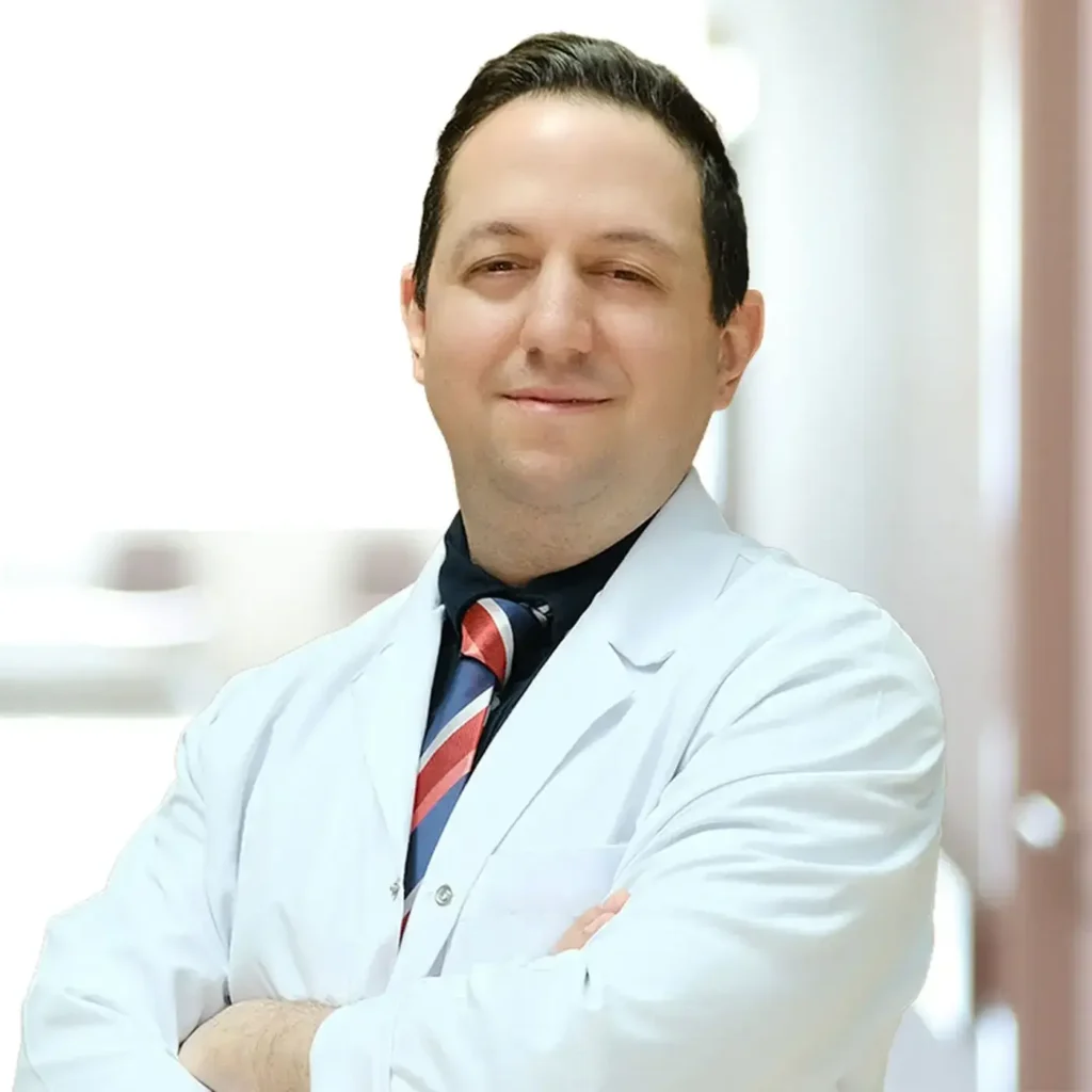 الدكتور إيمره أونال جراح الدماغ والاعصاب في اسطنبول
