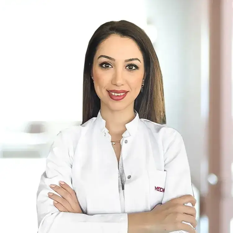 الدكتورة إسراء سايغلي طبيبة نسائية في اسطنبول