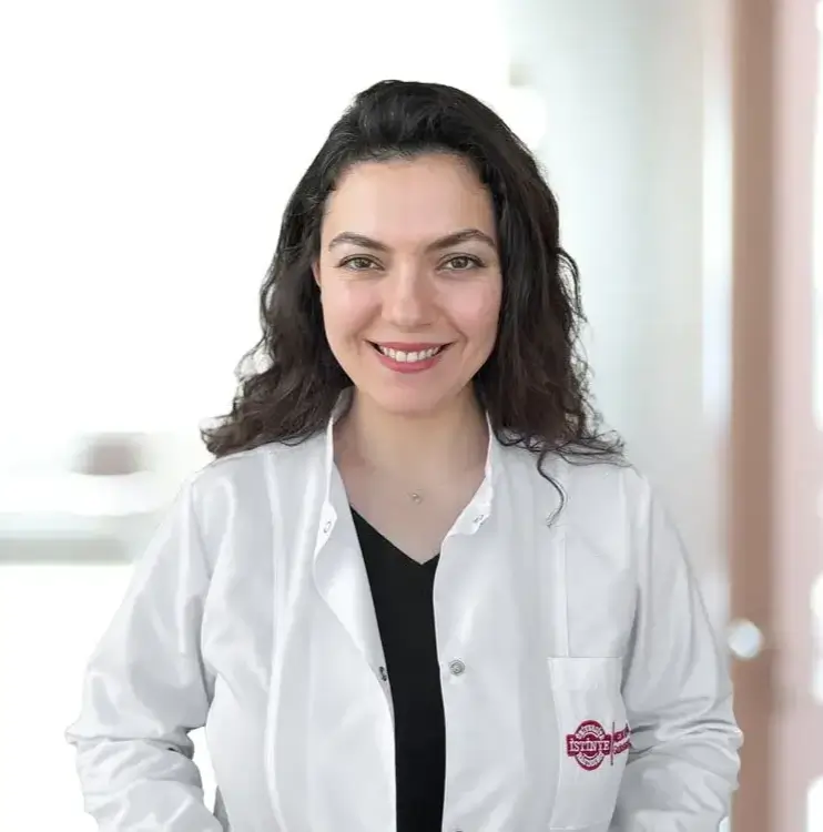 أخصائية التجميل والجراحة التجميلية في اسطنبول الدكتورة خديجة آيلين يلماز