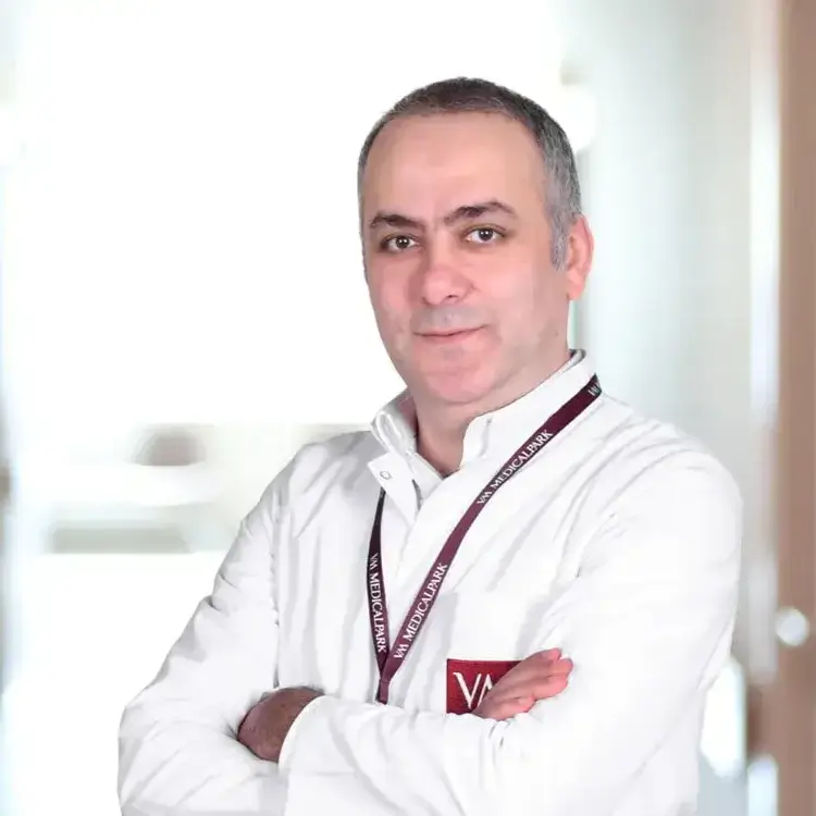 الدكتور حسين أكصوي جراح عام في بورصة