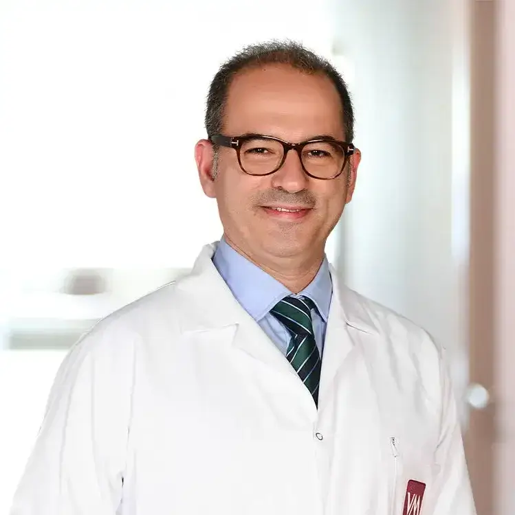 أخصائي جراحة وتجميل العيوزن في مرسين الدكتور محمود إجل