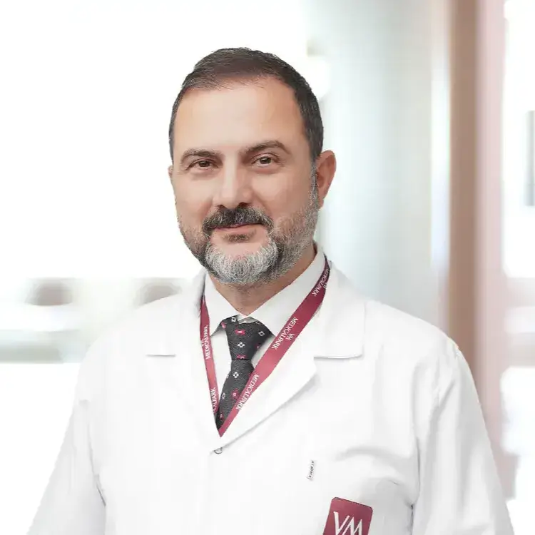 أخصائي امراض العيون وجراحتها في مستشفى ميديكال بارك في جبزة الدكتور محيي الدين كيليتش