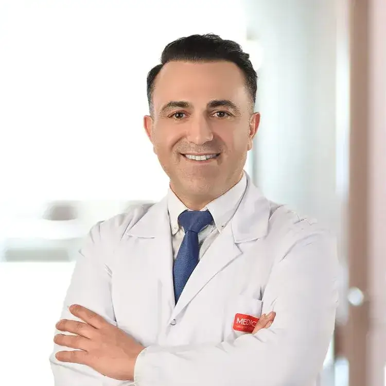 جراح عظام في جبزة الدكتور نيهاد كاياباشي