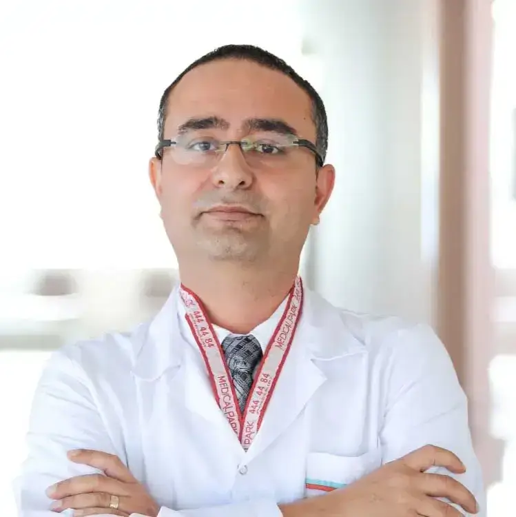 طبيب نسائية في جبزة الدكتور عمر طالب تورهان
