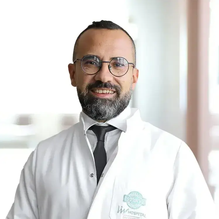 جراح عظام في اسطنبول بهدة شهير الدكتور أحمد شادي كلينتش