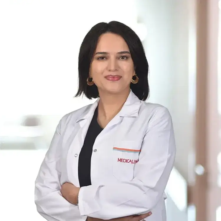 طبيبة داخلية في أنطاليا الدكتورة عائشة أصلان