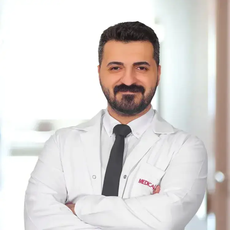 طبيب داخلية في توكات الدكتور بايرام أوغور