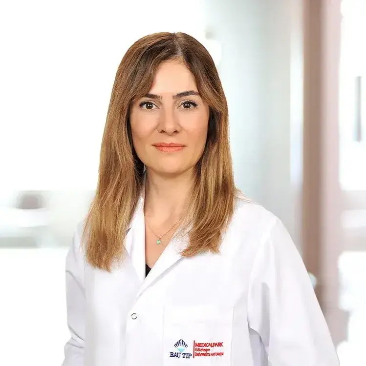 الدكتورة شيدم أكالان أخصائية الأمراض العدية والميكروبيولوجيا في اسطنبول غوزتيبه