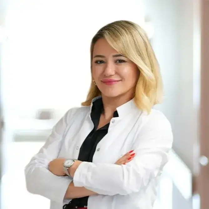 الدكتورة إليف أويسال أخصائية امراض النساء والتوليد في اسطنبول توبكابي