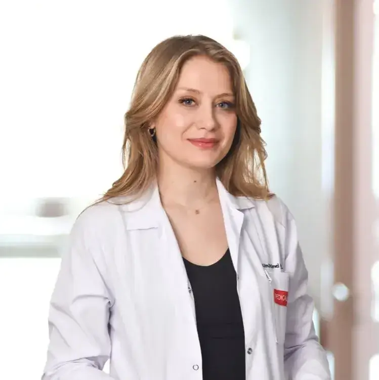 الدكتورة إيميل إرونال أخصائية الأمراض الجلدية والتجميل في أنطاليا