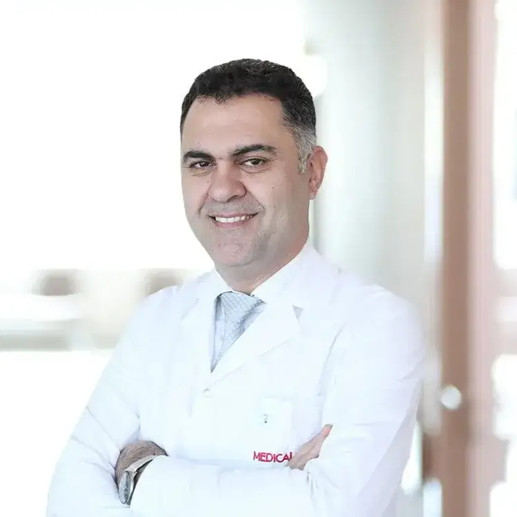 جراح عظام في اسطنبول الدكتور سيدار أوزتورك