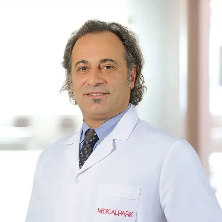 جراح عظام في كارادينيز _طرابزون الدكتور أوغور كيران