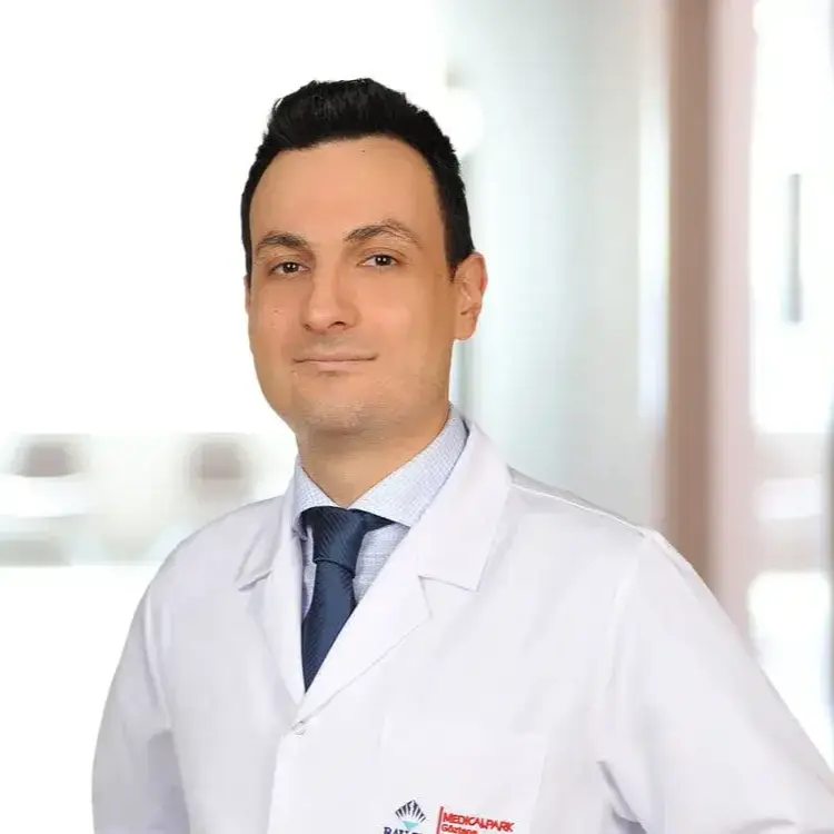 الدكتور إمرة آراي أخصائي جراحة الجهاز الهضمي وزراعة الأ‘ضاء في اسطنبول غوزتيبه