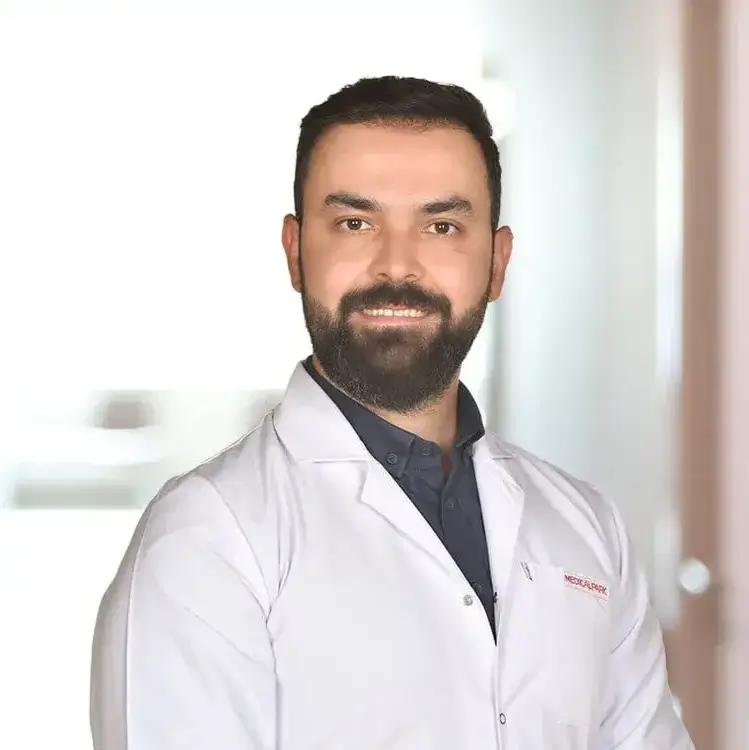دكتور جلدية وتجميل في أنطاليا الدكتور إركان دافارجي