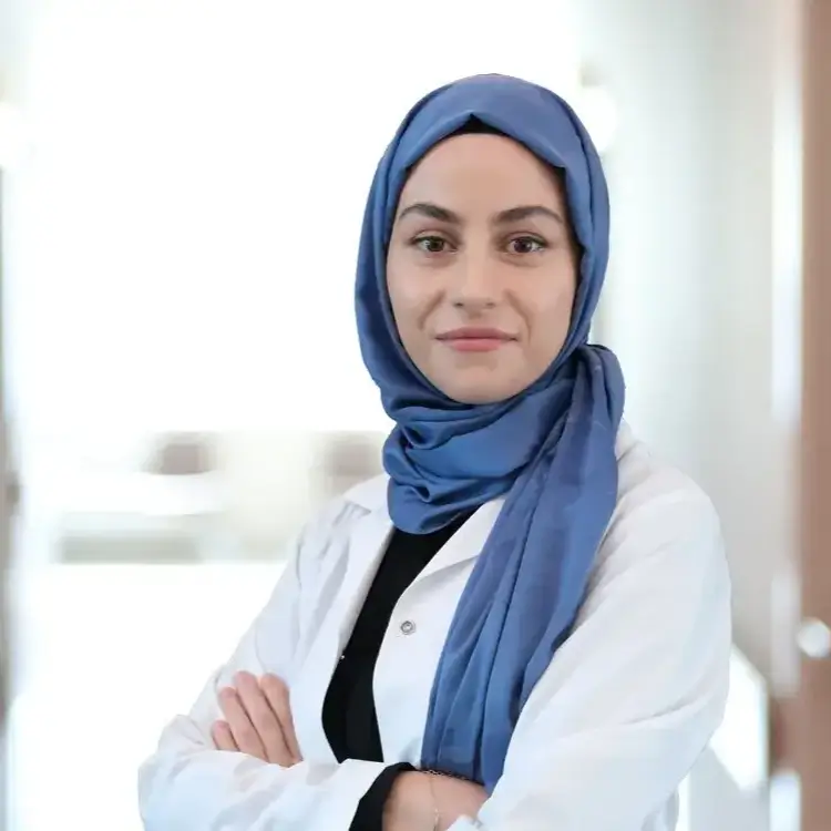 دكتورة تجميل في اسطنبول الدكتورة إسراء صويلو
