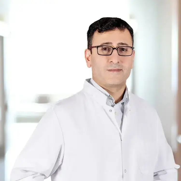 أخصائي الأشعة في مستشفى غازي عثمان باشا باسطنبول الدكتور فرحات جنغل