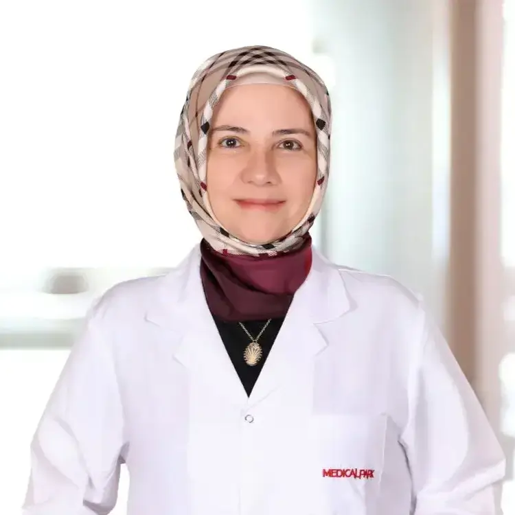 خبيرة العلاج الطبيعي واعادة التأهيل في اسطنبول بمستشفى ميديكال بارك أـاشهير الدكتورة غونر كانر