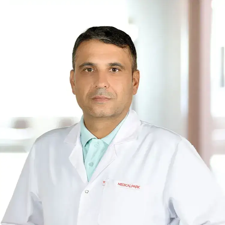 اخصائي علاج طبيعي وفحص طبي شامل في أنطاليا مستشفى ميديكال بارك الدكتور هاكان أوغوزهان