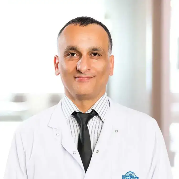 أخصائي الغدد والاستقلاب في مستشفى ليف بهجة شهير الدكتور حسين تشليك