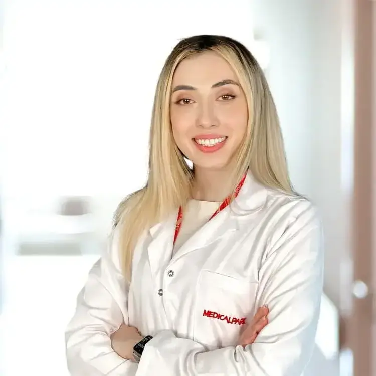 دكتورة جلدية في اسطنبول أـاشهير الدكتورة إلك نور أوزجان
